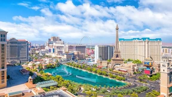 Travellers booking cheap flights from Memphis to Las Vegas online