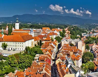 Travellers booking cheap flights from Zagreb to Chicago.
