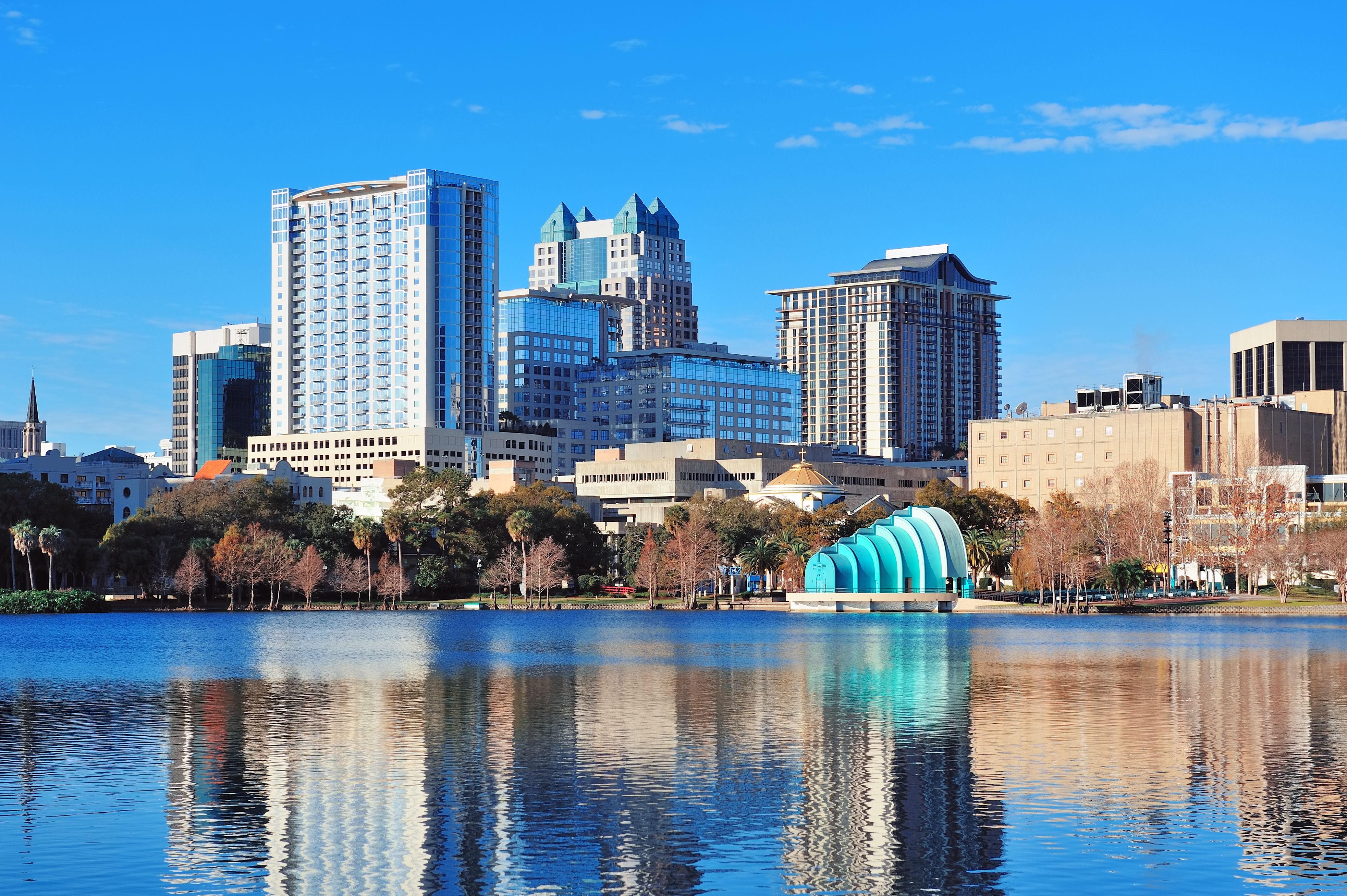 Travellers booking cheap flights to Los Angeles online